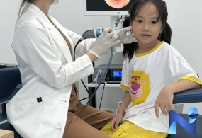 Lấy ráy tai qua nội soi